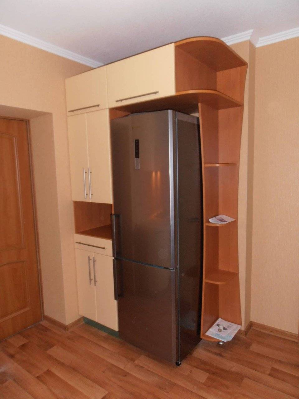 Холодильник В Прихожей Фото