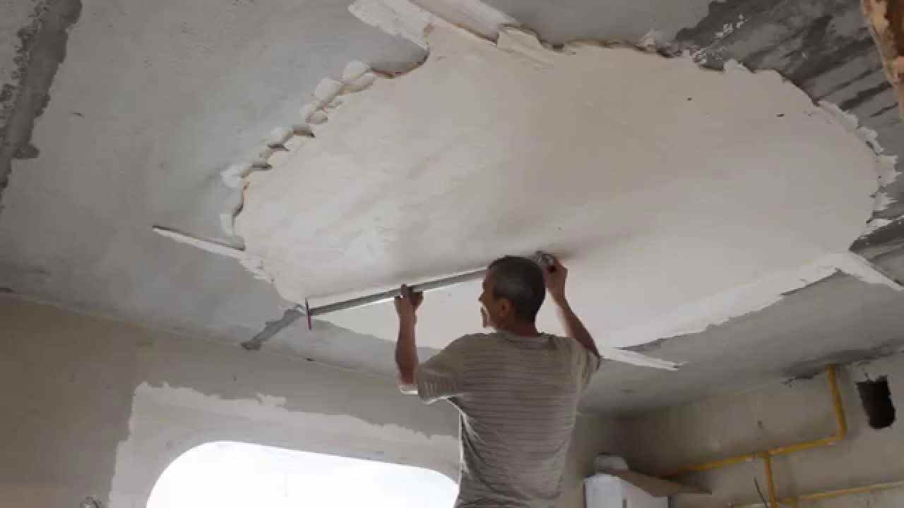 Как выровнять потолок шпаклевкой