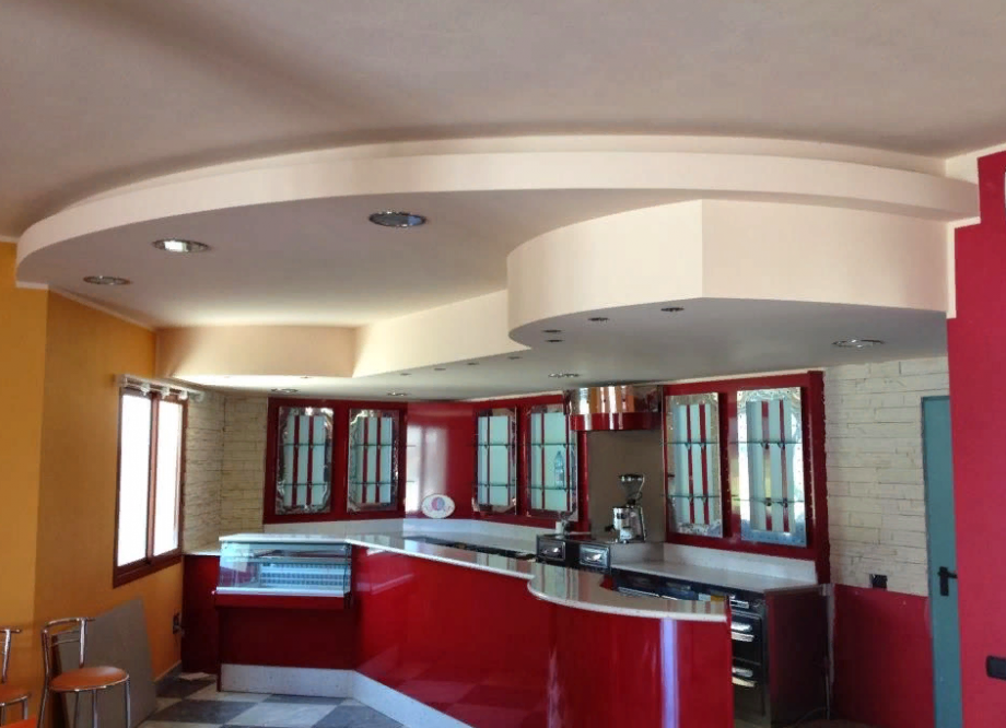 Потолок из гипсокартона на кухне: фото, дизайн интерьера