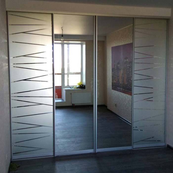 Раздвижные зеркальные двери для гардеробной