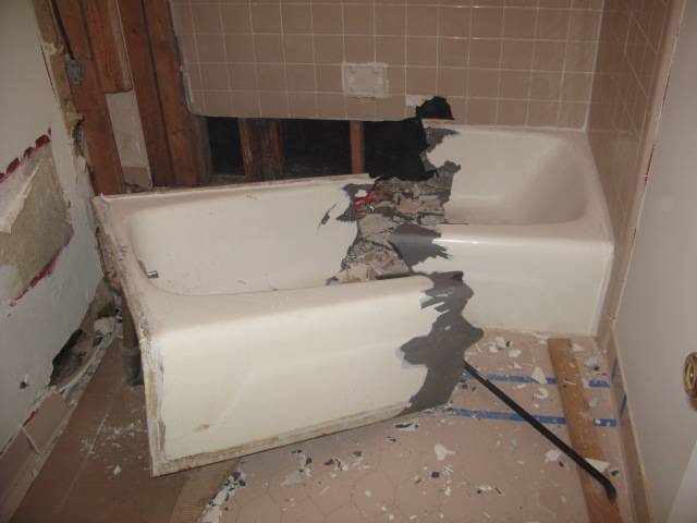 Как вынести ванну из ванной. секреты демонтажа чугунной ванны без которых к работе лучше не приступать. о слабом месте ванны