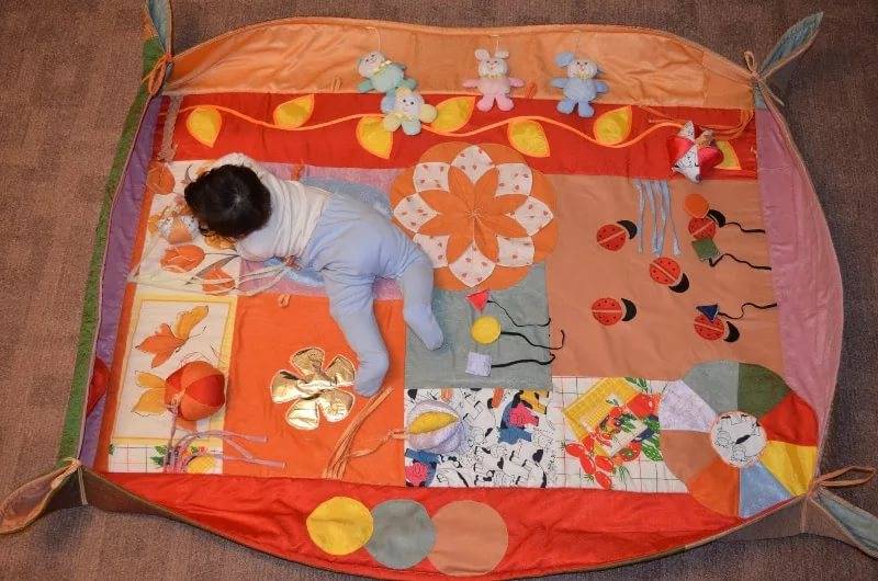 Развивающий коврик своими руками для самых маленьких: пошаговая инструкция