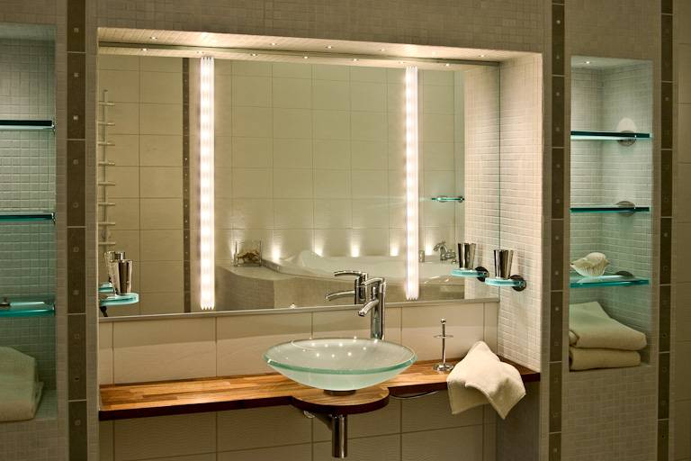 Схема и пошаговая инструкция, как в ванной подключить зеркало с подсветкой