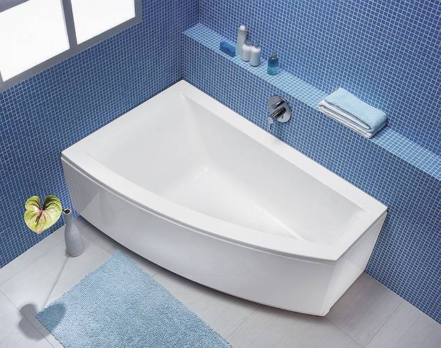 Асимметричная угловая ванна: стильное решение для оригинальных интерьеров