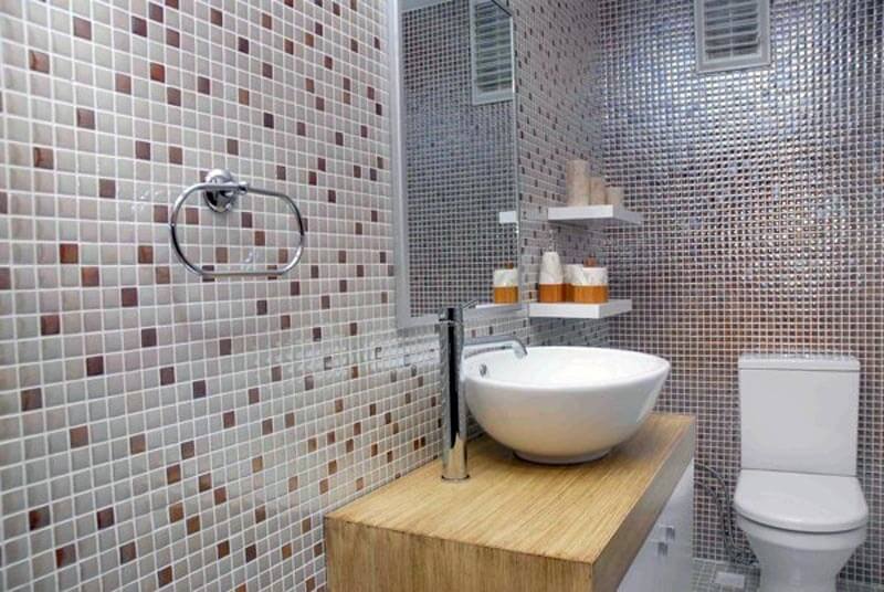 Мозаика в ванной комнате: варианты использования, преимущества материала