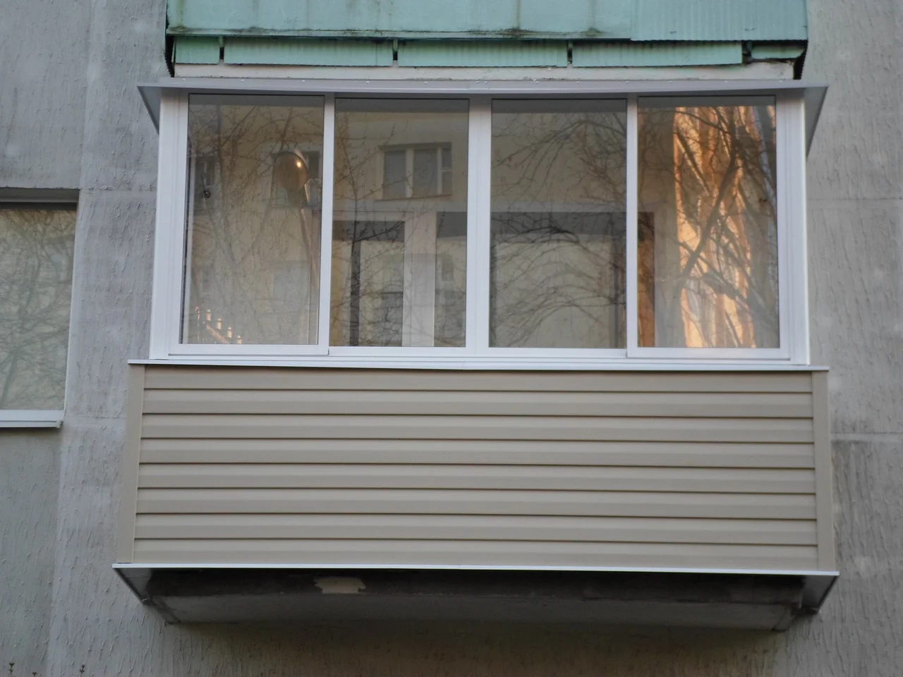 Внешняя обшивка / отделка балкона или лоджии пластиком или профлистом – московская остеклительная компания
