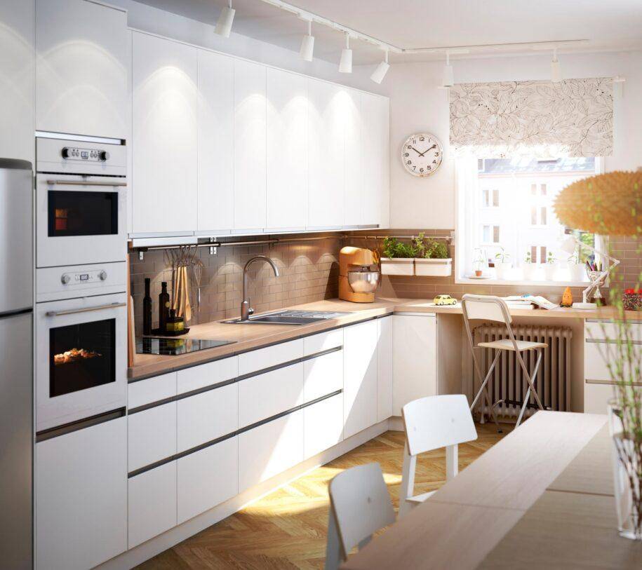 Белые кухни: 80 фото дизайна реальных гарнитуров в интерьере, глянцевые и матовые