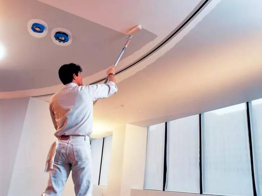 Покраска потолка из гипсокартона своими руками