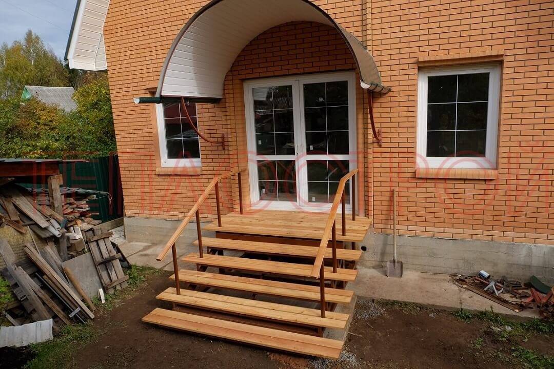 Крыльцо в частном доме — выбор материала и дизайна