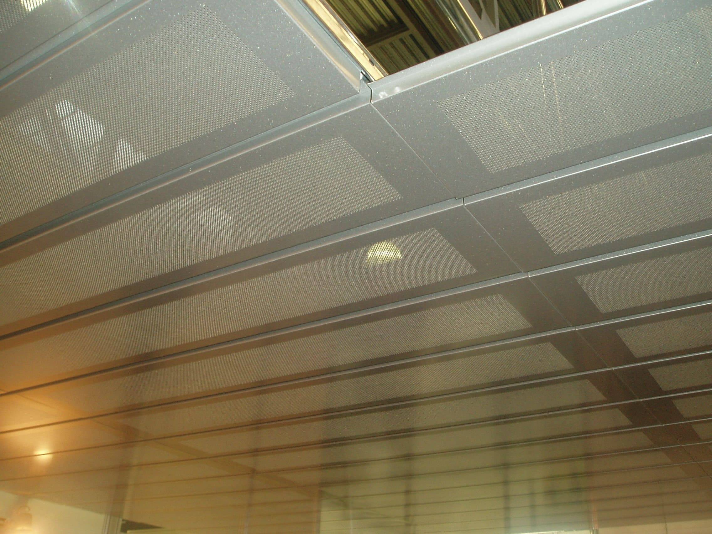 Подвесные потолки из оцинкованной стали: выбор, монтаж
