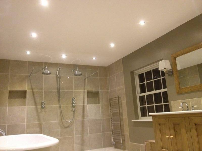 Как установить точечные светильники в ванной комнате