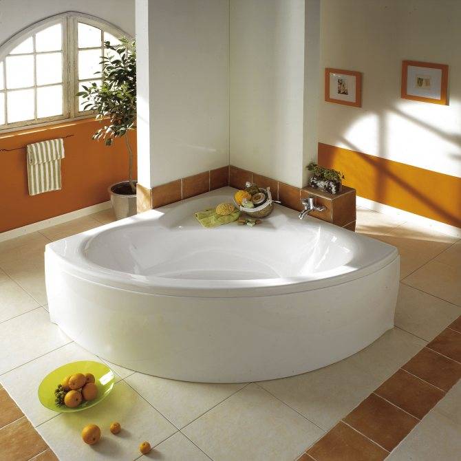 Ассиметричная угловая акриловая ванна: преимущества материала, формы и размеры отечественных производителей