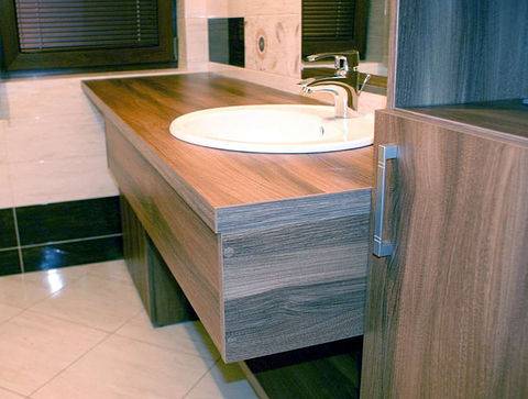 Деревянная столешница для ванной комнаты