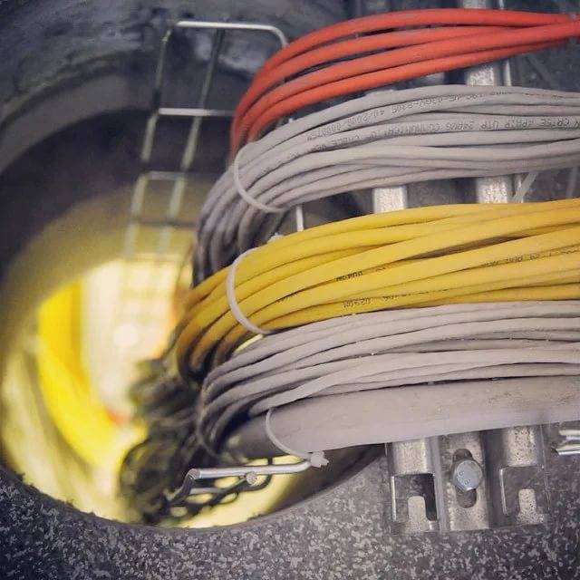Прокладка кабелей за подвесными потолками нормы