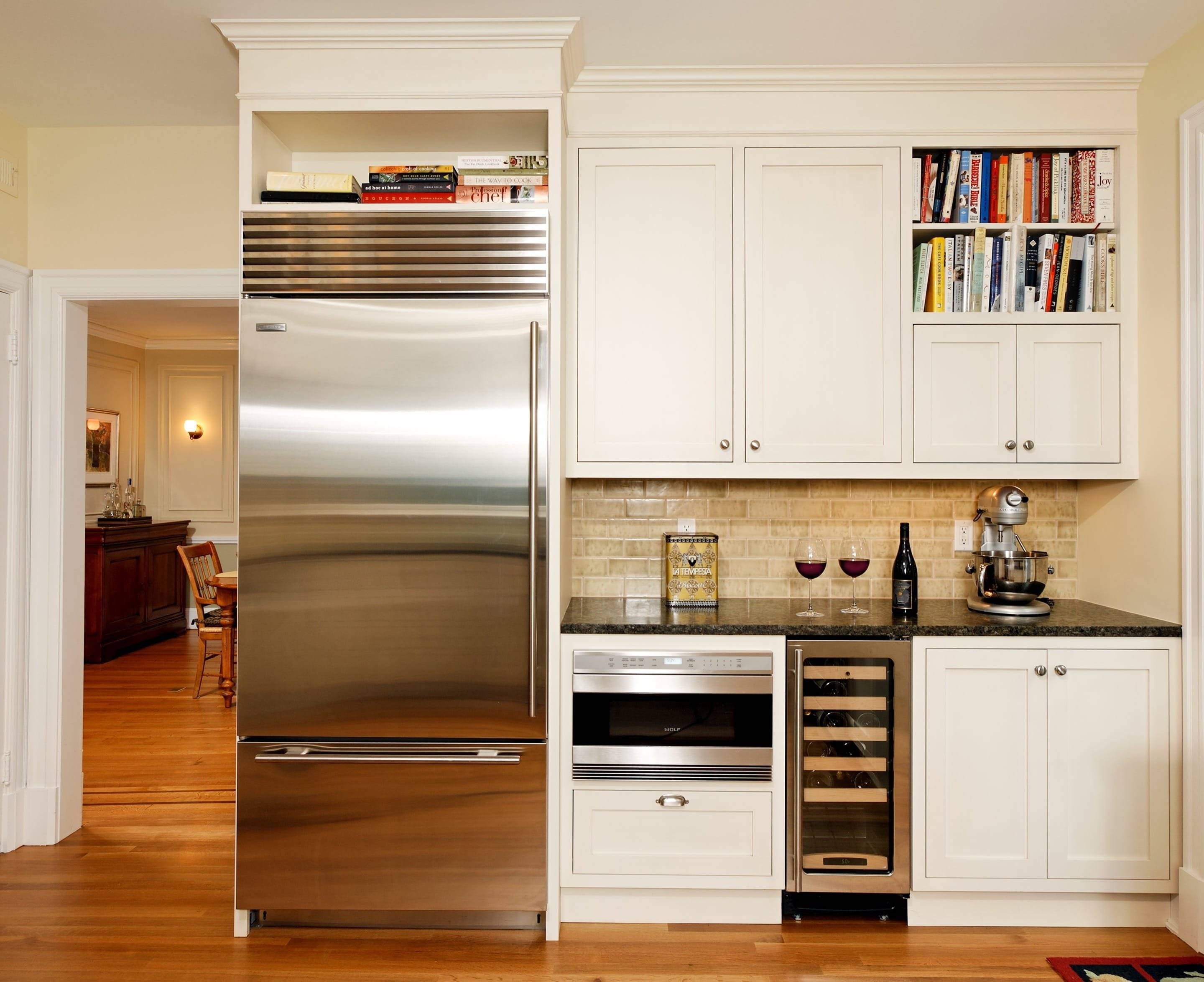 разместить холодильник в маленькой кухне