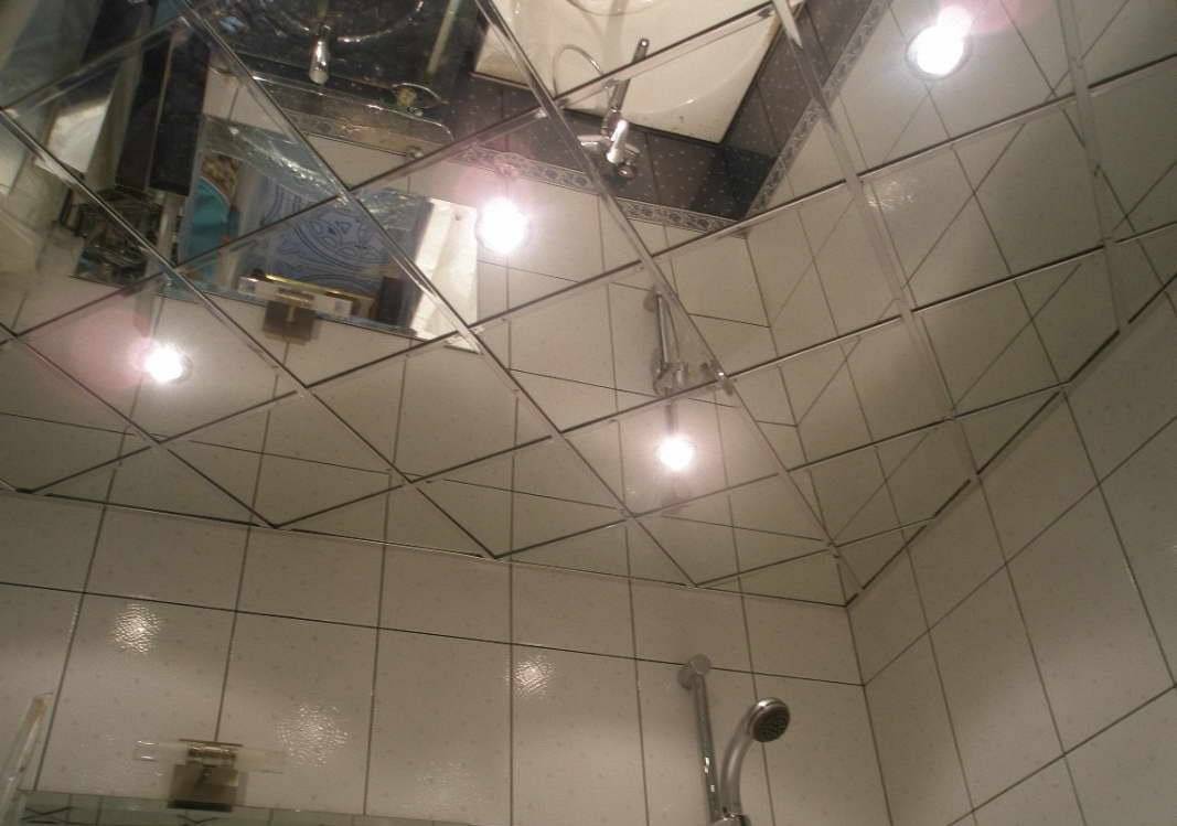 Зеркальный потолок в ванной: фото примеры - swoofe.ru