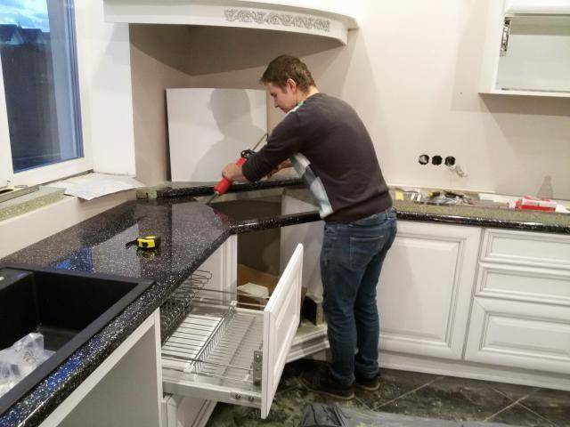Собираем кухонный гарнитур своими руками как конструктор – блог про кухни: все о кухне – kuhnyamy.ru