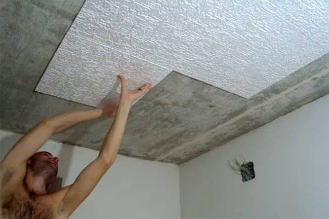 Чем и как клеить на потолок плитку, особенности оклейки на побелку, детальное фото и видео