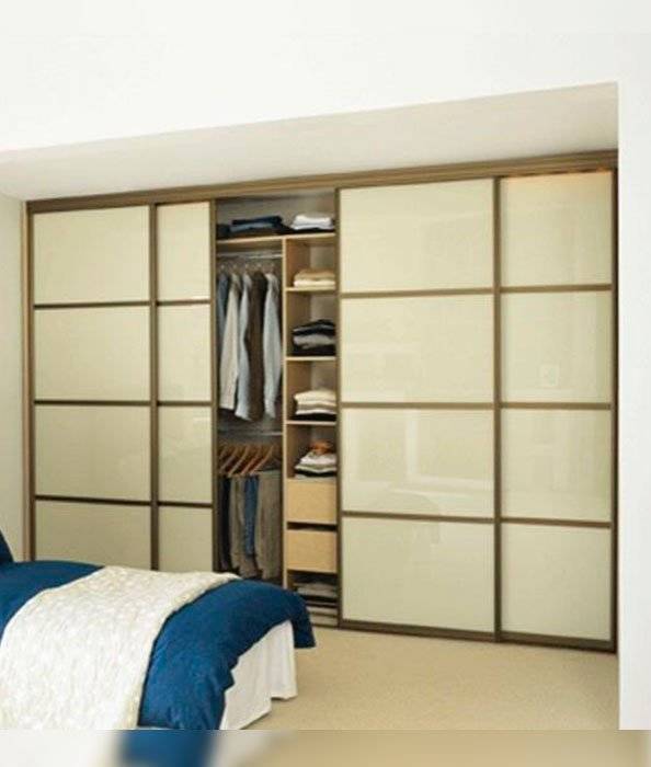 Шкаф в спальню: обзор современных моделей в интерьере спальни (50 фото)