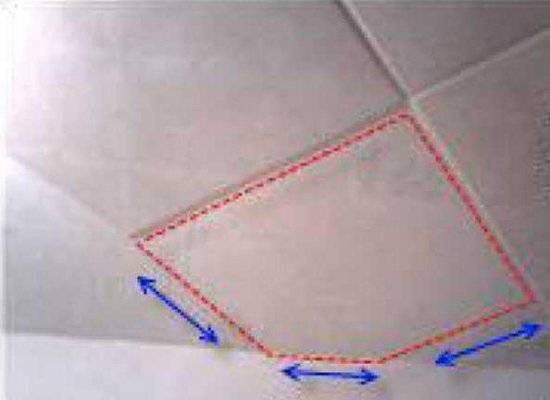 Как правильно клеить потолочную плитку – подготовка поверхности: выбор плитки и клея