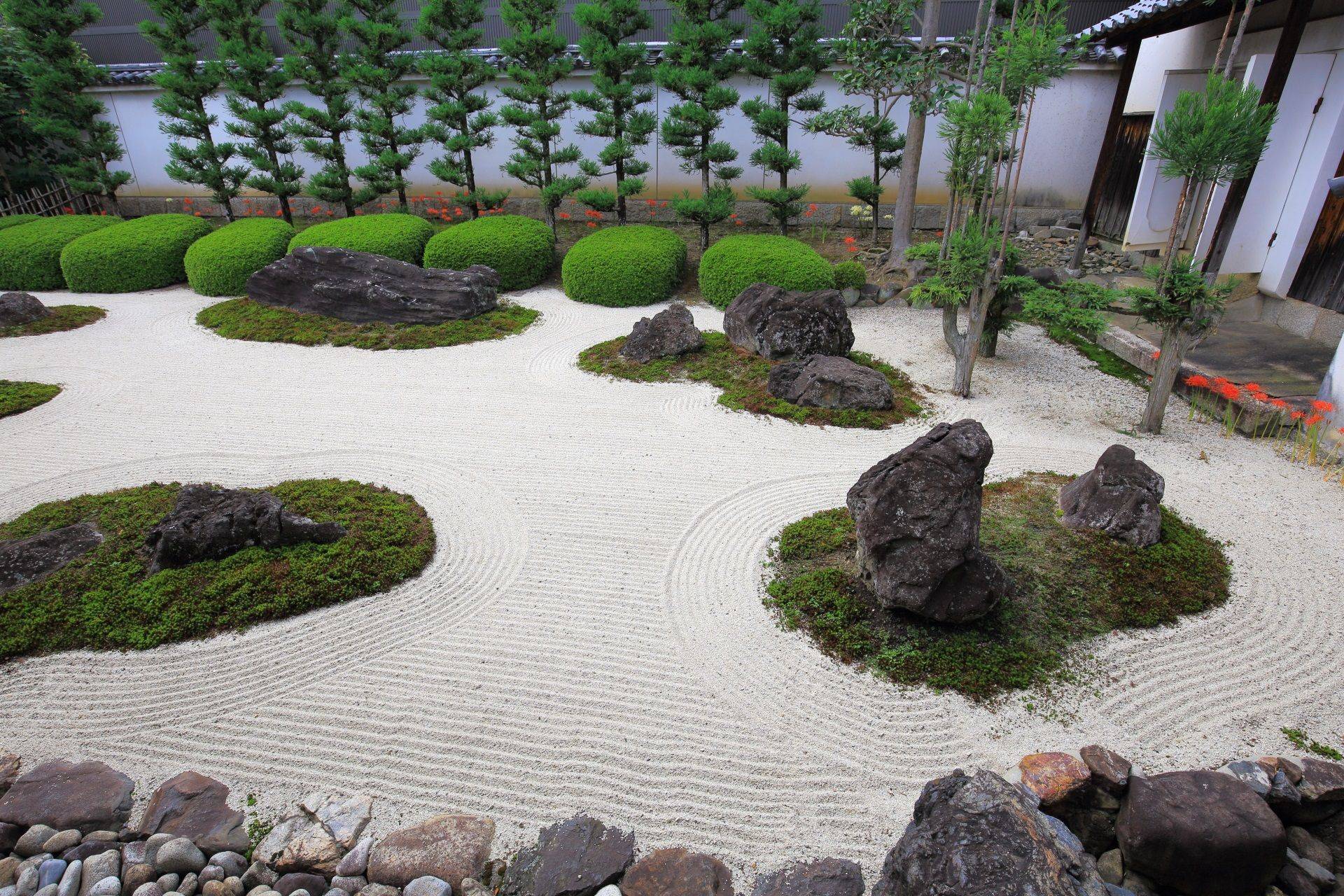 Сад в японском стиле в европейском саду