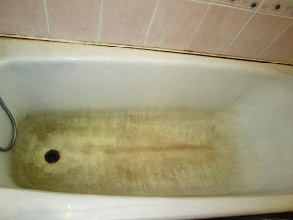 Как очистить ванну: желтых пятен на акриле, известкового налета