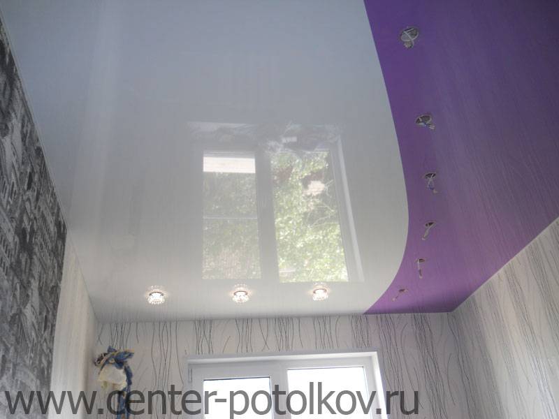 Двухцветные натяжные потолки: фото