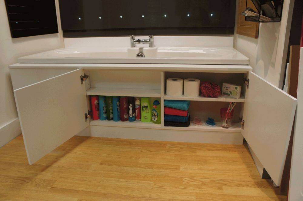 Шкаф под ванной - экран для ванной с системой хранения | фото