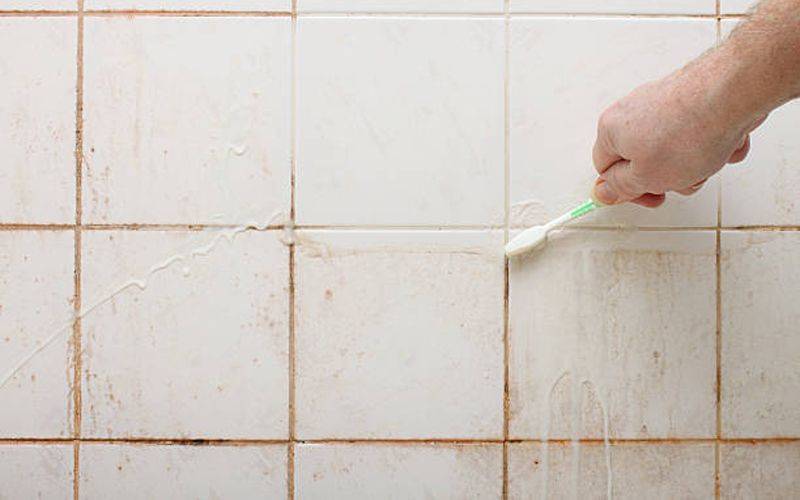 Заделка швов в ванной: чем загерметизировать, как затереть и покрасить