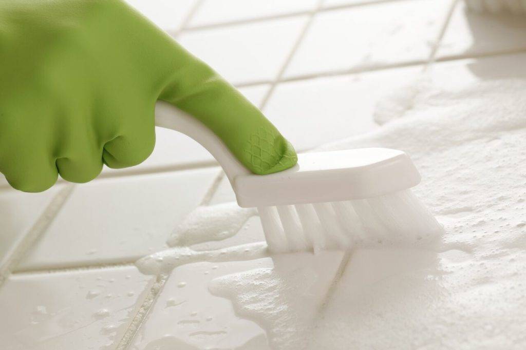 Как почистить швы между плиткой в ванной в домашних условиях от плесени