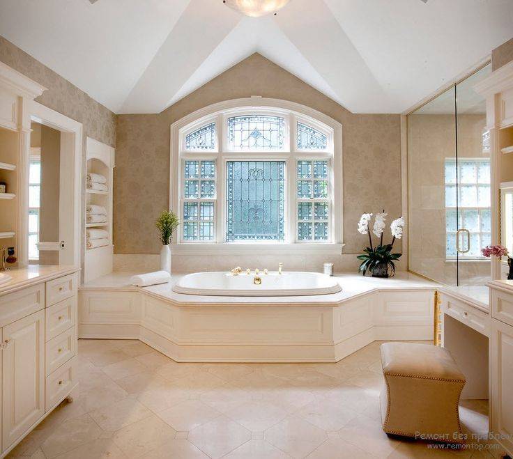 Дизайн ванной комнаты с окном: 10 идей | 13 фото