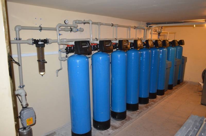 Очистка воды для отопления. Система обезжелезивания 2162. Станция обезжелезивания воды из скважины. Система умягчения воды для отопления. Система фильтрации воды.