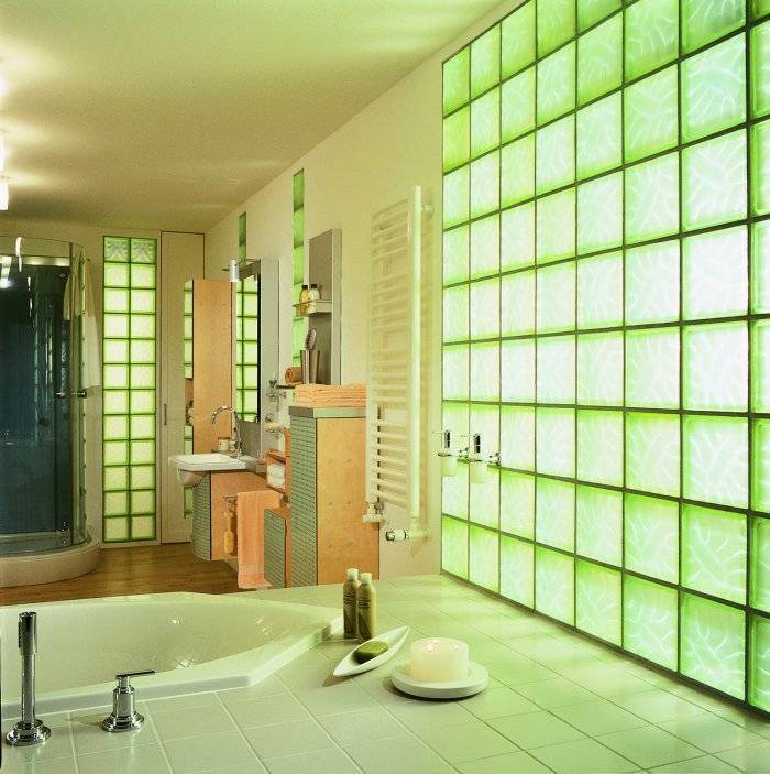 Стеклоблоки в интерьере ванной. Виды стеклянных блоков и их преимущества