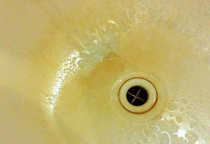 Как и чем бережно и эффективно очистить акриловую ванну в домашних условиях?