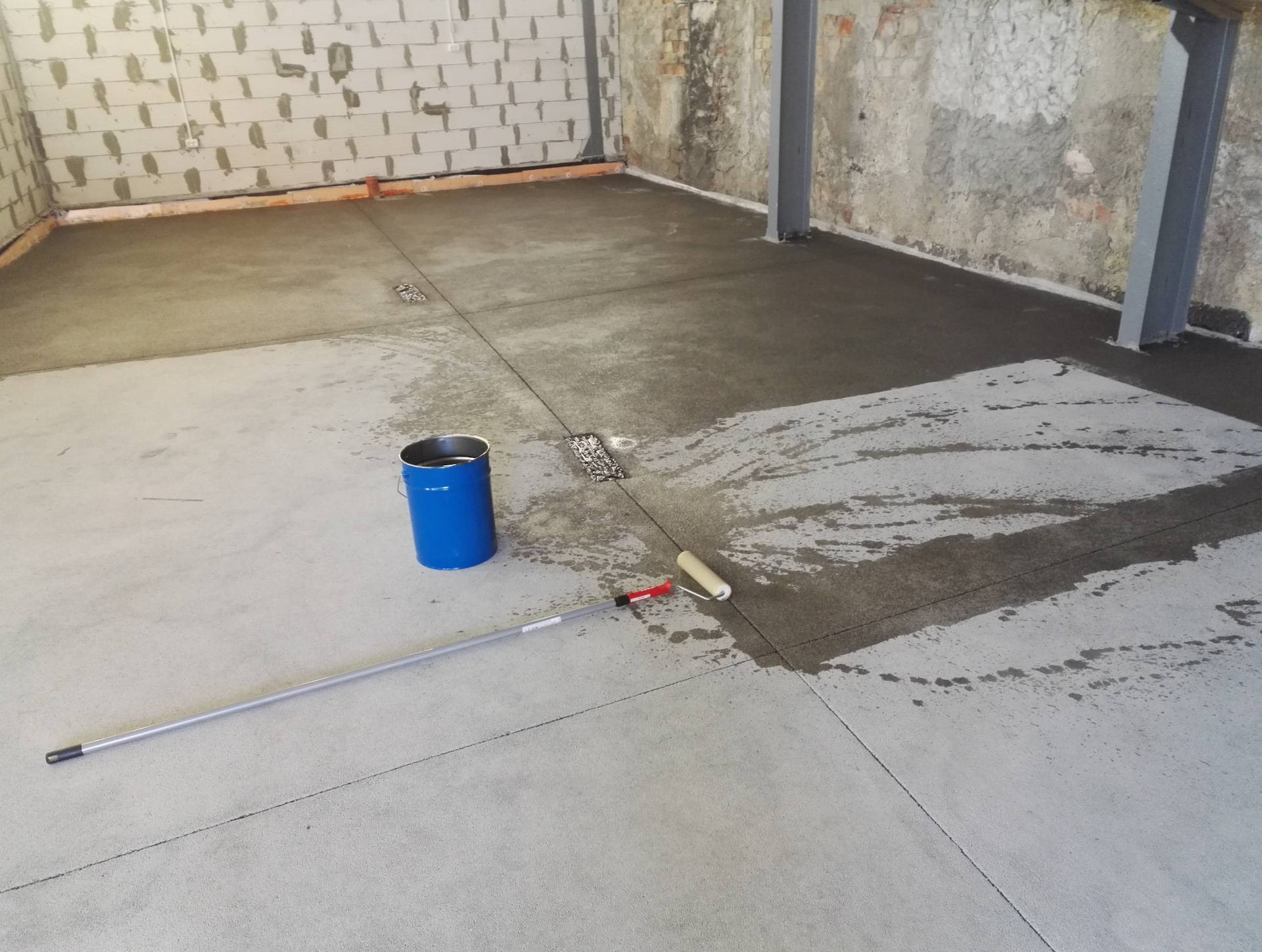 Как залить пол в гараже бетоном своими руками: пошаговое руководство с фото и видео
