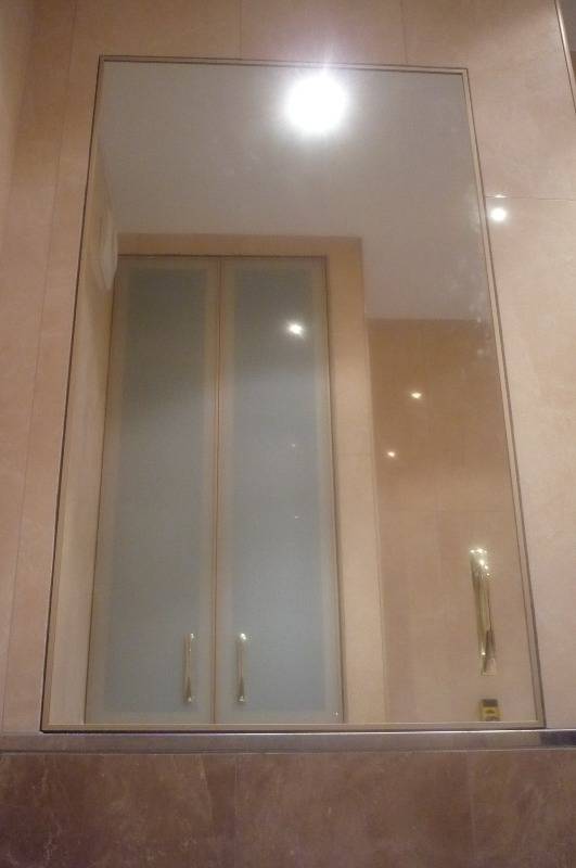 Стеклянные двери для ванной — сравниваем с туалетом