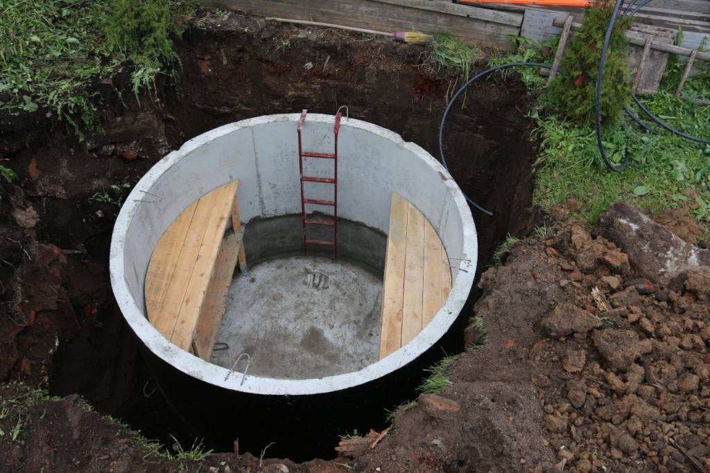 Погреб из бетонных колец: преимущества, недостатки, установка