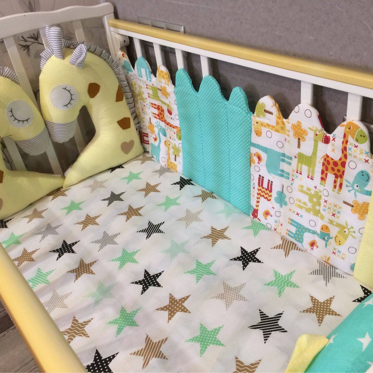 Мягкие бортики/бампер в детскую кроватку: выбор ткани, набивки, способа пошива, выкройки, изготовление