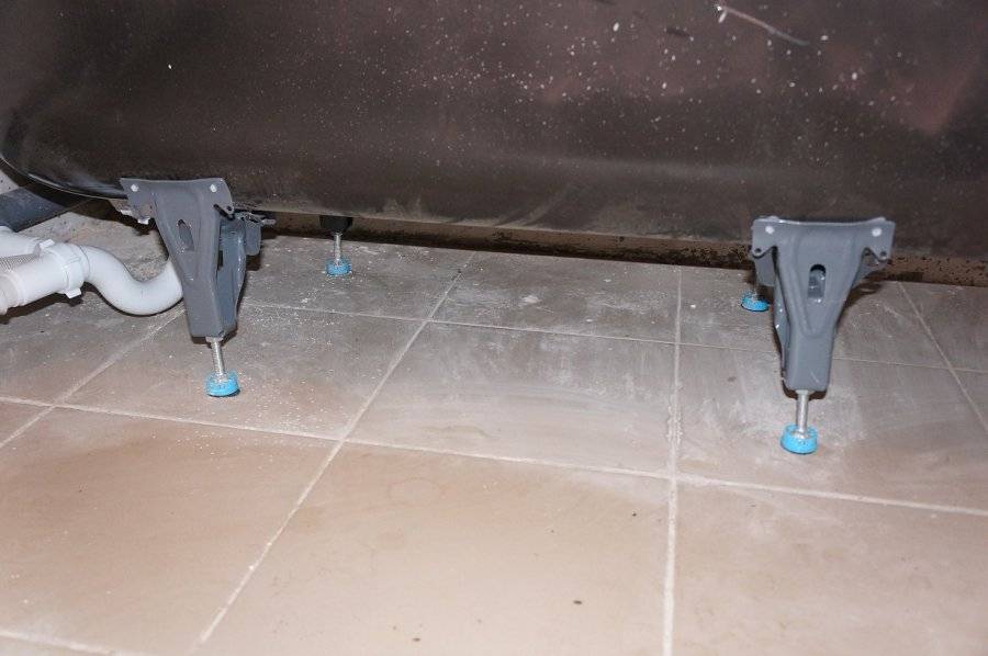 Ножки для ванны: стальной, чугунной, акриловой, как выбрать и установить (+ фото)