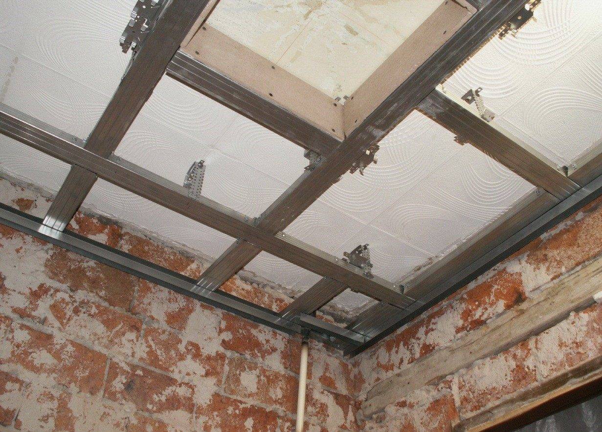 Потолок из пластиковых панелей своими руками