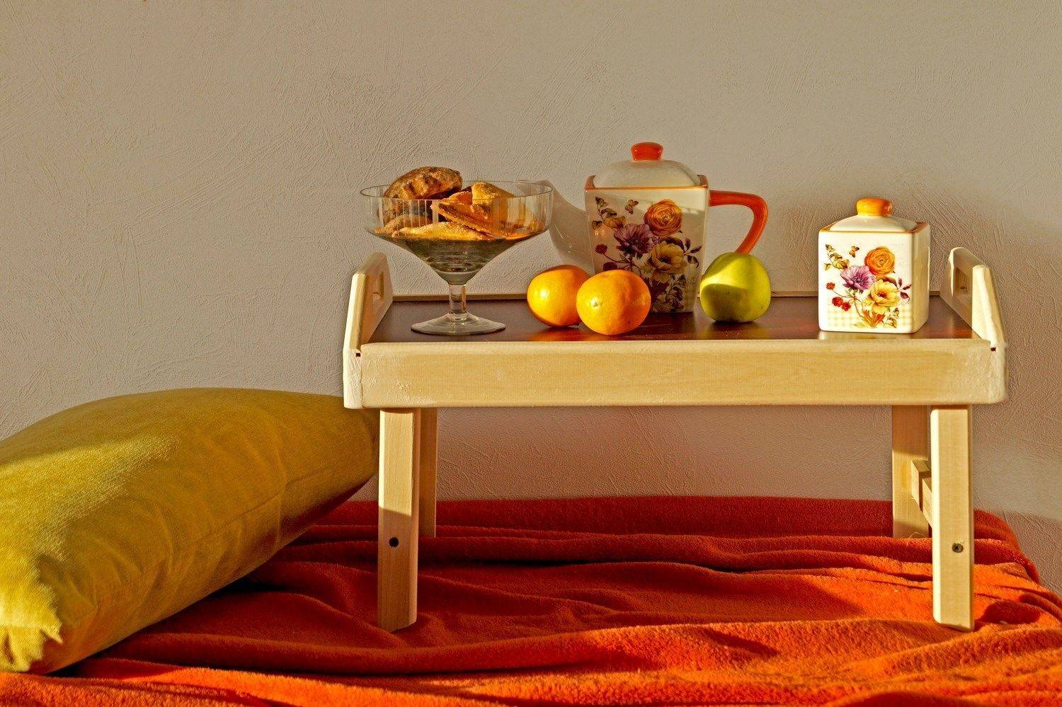 Столик для завтрака в постель своими руками: чертежи и схемы