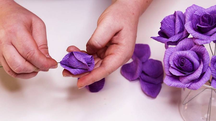 Цветы из гофрированной бумаги своими руками. мастер классы, пошаговые инструкции + 500 фото