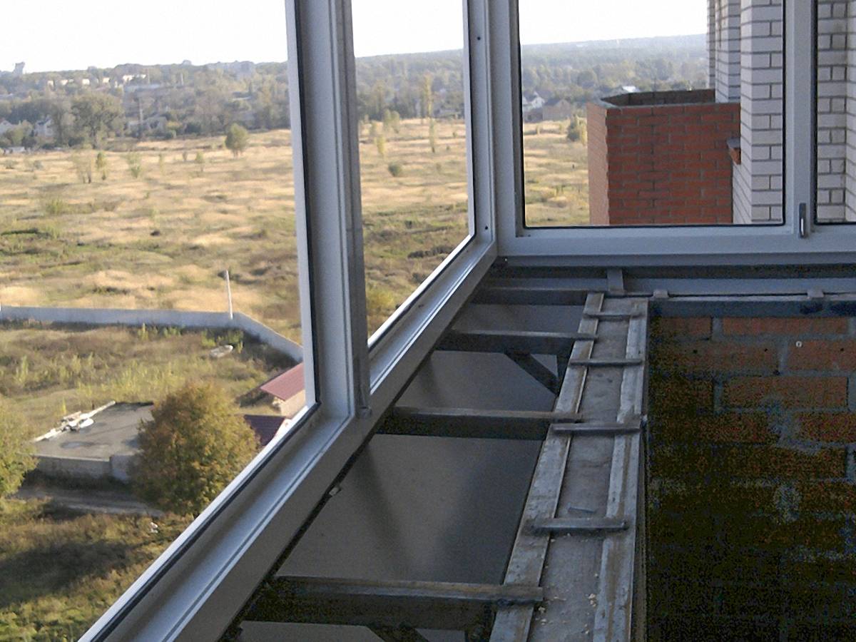 Холодное остекление балкона: особенности, плюсы и минусы, фото, видео