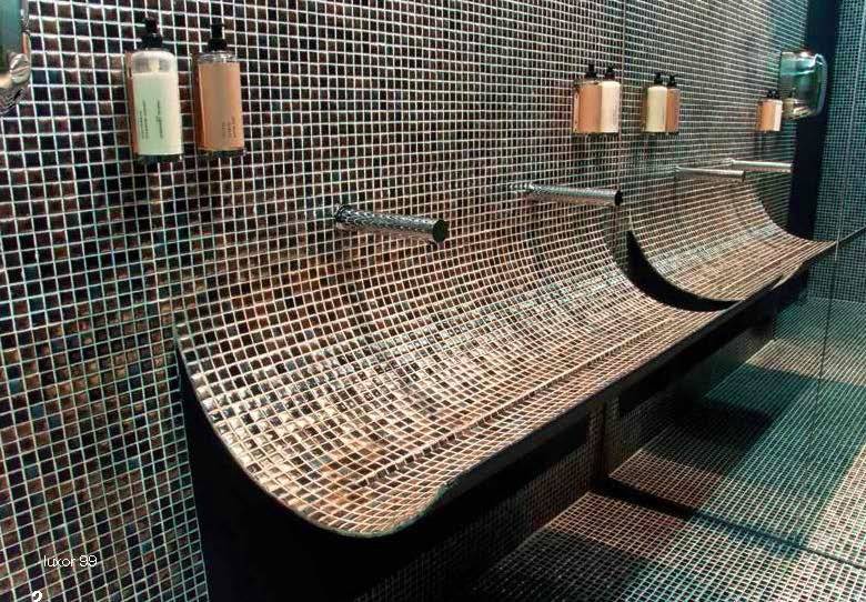 Мозаика в ванной: выбор материала, стиля и способа укладки