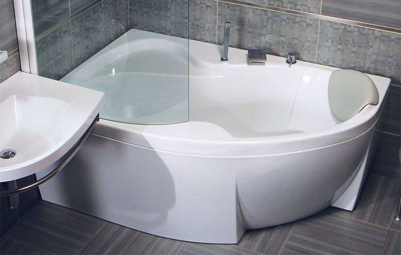 Угловая ванна: преимущества и недостатки (35 фото)