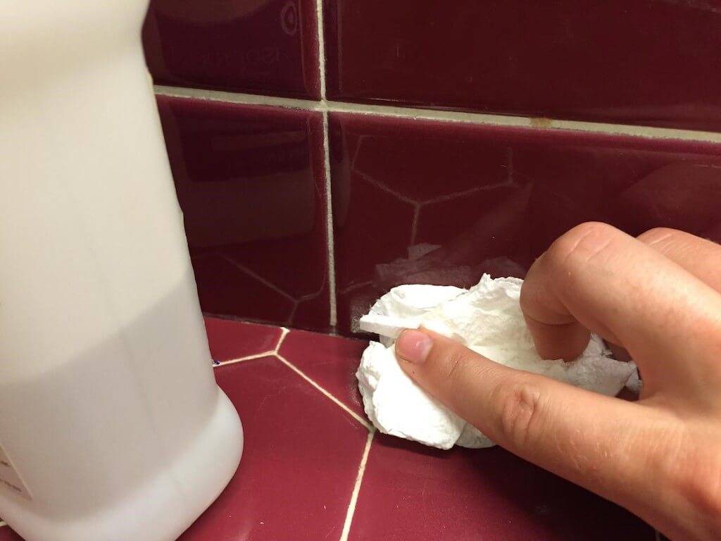 Действенные способы, как очистить швы между плиткой в ванной в домашних условиях