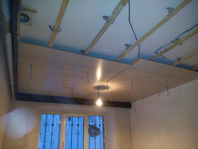 Укладываем ламинат на потолок - необходимые материалы и технология процесса