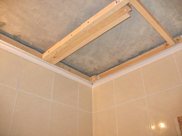 Как сделать потолок в ванной? Рекомендации по выбору материала и технология монтажа