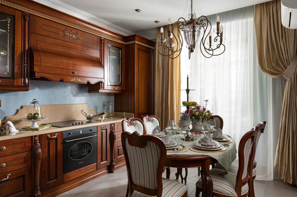 Кухня в классическом стиле: фото интерьера, дизайн в светлых тонах, угловые в кухне-гостиной, в частном доме