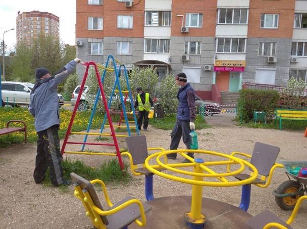 Что делать, если во дворе нет детской площадки или она старая? разбираем шаг за шагом